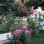 Hulusi Hotel *